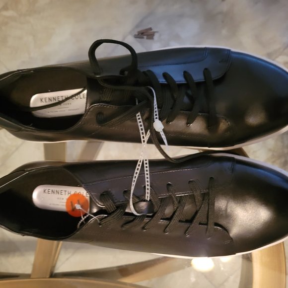 Black Kenneth Cole casual men's sneaker. - Picture 3 of 5